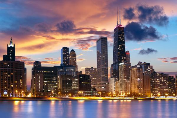picture of downtown Chicago skyline and waterline at sunset