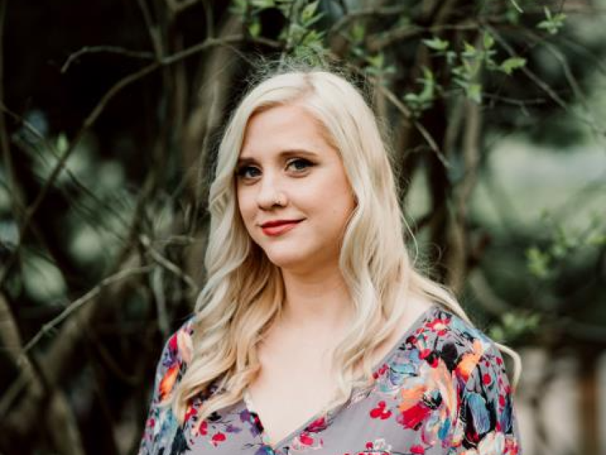 a profile photograph of Amber Kizewski