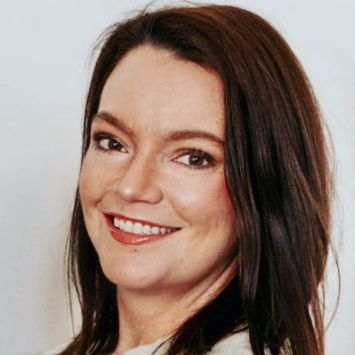 a profile photograph of Jessica Howard