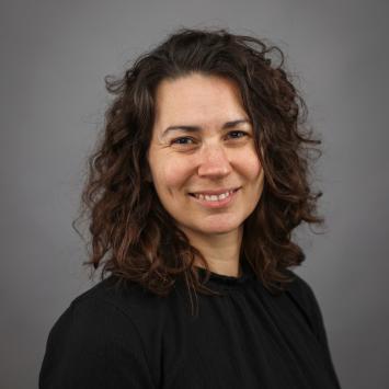 a profile photograph of Yana Feygin