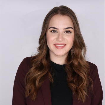 a profile photograph of Lilyan Abner