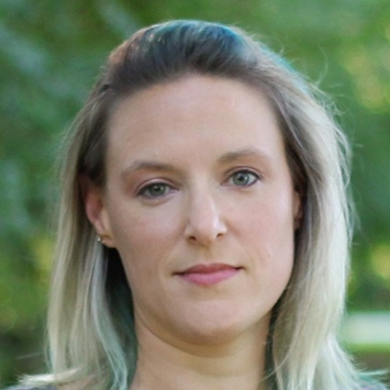 a profile photograph of Laura Muzinic