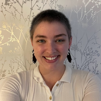 a profile photograph of Kelli Harpe