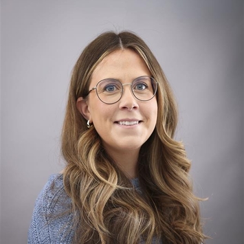 a profile photograph of Anna Hallahan